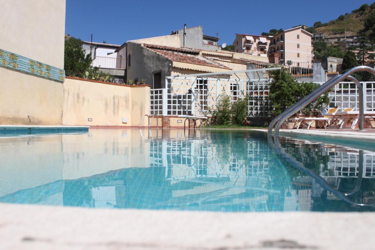 The Clock Houses Borgo Gallodoro 勒托阳尼 外观 照片